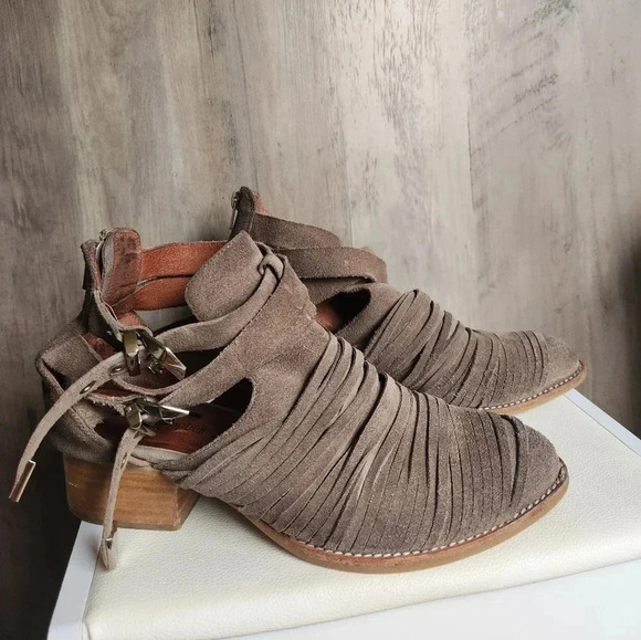 Jeffrey Campbell Nuestra Suede Cut-Out Buckle Booties Size 9
